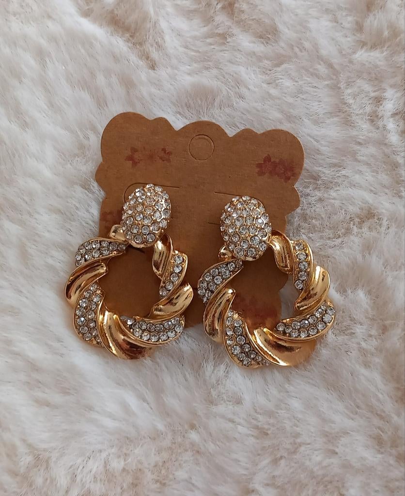 Gouden oorbellen met strass, Overige materialen, Nieuw, Ophalen of Verzenden, Knopjes of Stekers