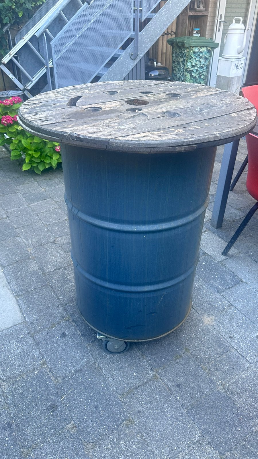 Stafel van olievat met wielen, Ophalen, Gebruikt