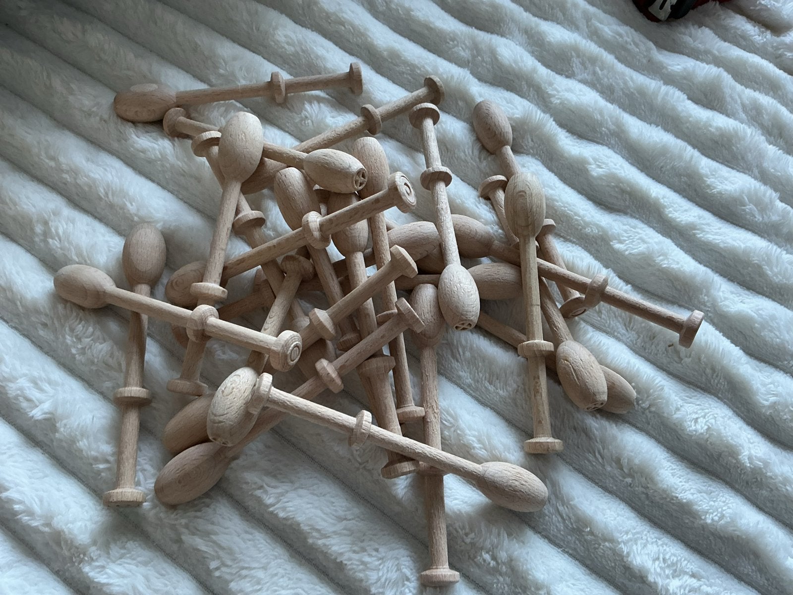 Houten klosjes voor kantklossen - Set van 24, Hobby en Vrije tijd, Kantklossen, Ophalen of Verzenden, Nieuw, Klos(sen)