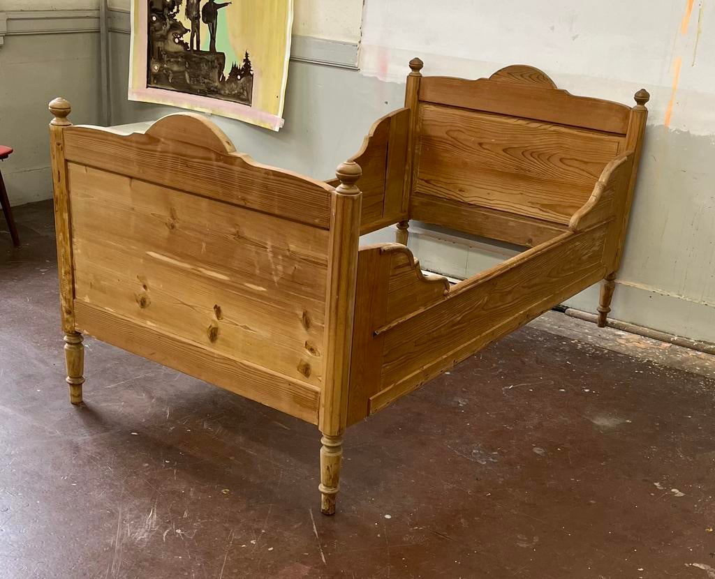 Antiek grenen bed, Ophalen