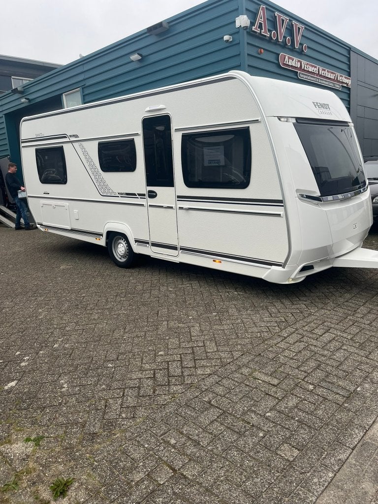 Fendt Bianco 515 SGE (2024), Caravans en Kamperen, Schokbreker, Rondzit, 2 aparte bedden, Particulier