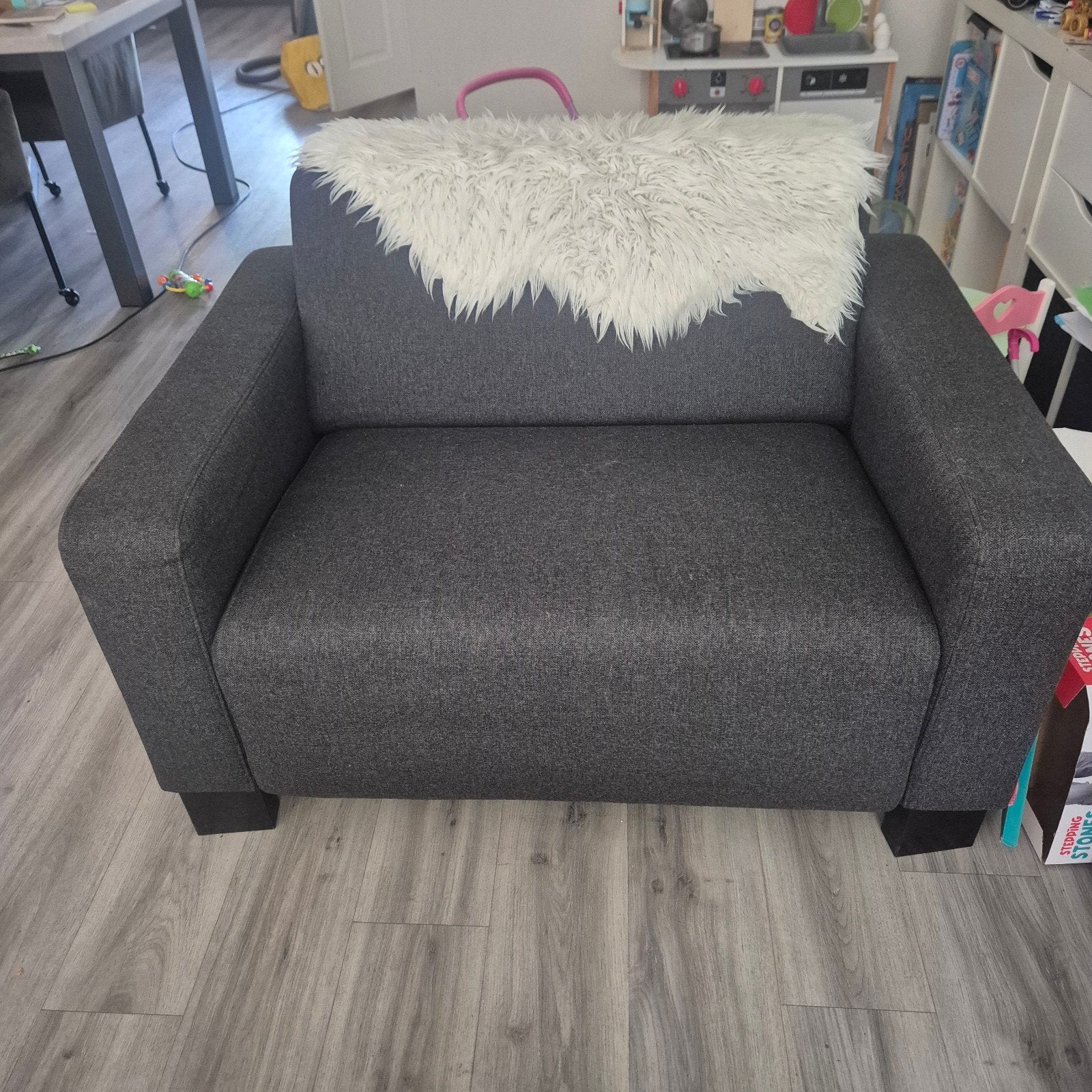 Loveseat.  1,5 persoonsbank.   Studentenbank, Ophalen, 75 tot 100 cm, Tweepersoons, Minder dan 150 cm