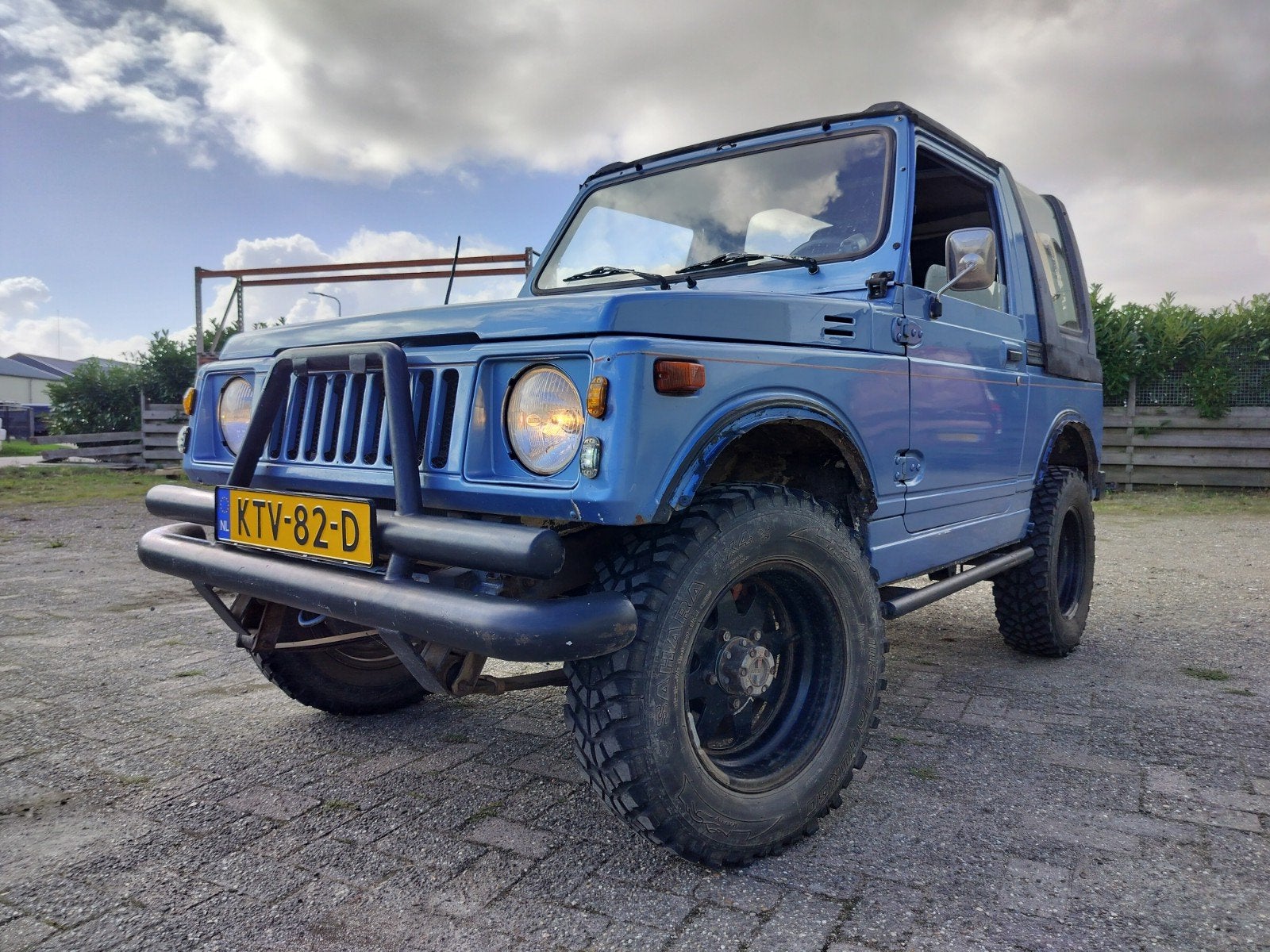 Suzuki 1985  terreinwagen offroad 4x4, Stof, Zwart, 4 cilinders, Cabriolet