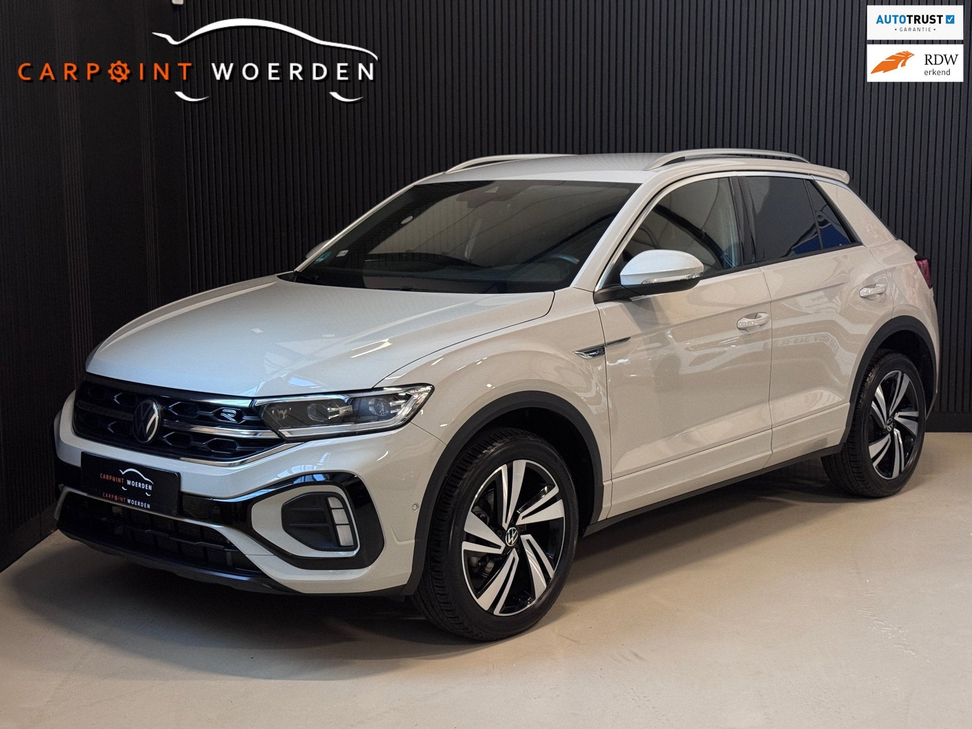 Volkswagen T-Roc 1.5 TSI R-Line DSG | IQ LIGHT | CAMERA | KE, Auto's, Dealer onderhouden, Zwart, 4 cilinders, 150 pk