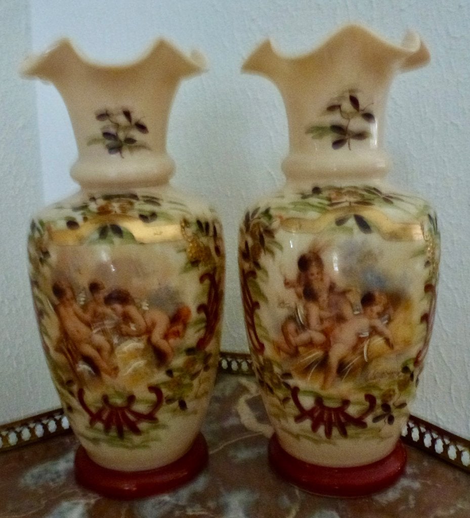 2x antieke opaline vazen – Neoclassicistisch met Putti, Verzenden