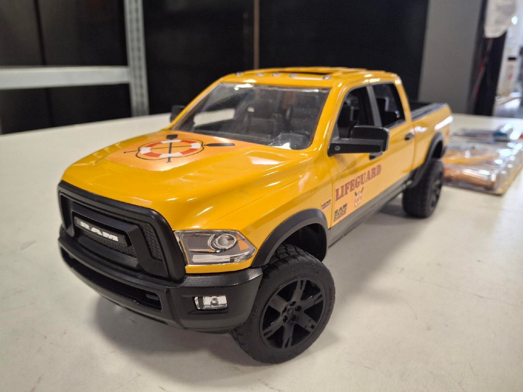 Bruder Dodge RAM 2500 Power Wagon in lifeguard uitvoering, Ophalen of Verzenden, Zo goed als nieuw