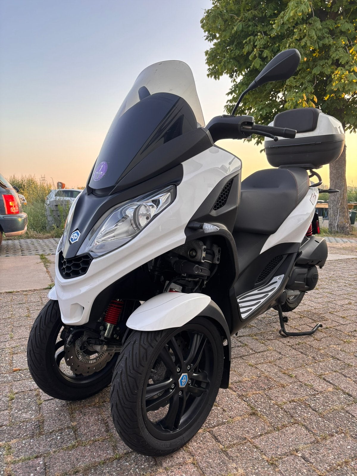 Piaggio Mp3 300 km 2023 zo goed als nieuw, Scooter, 300 cc, Particulier, Minimaal motorrijbewijs A2