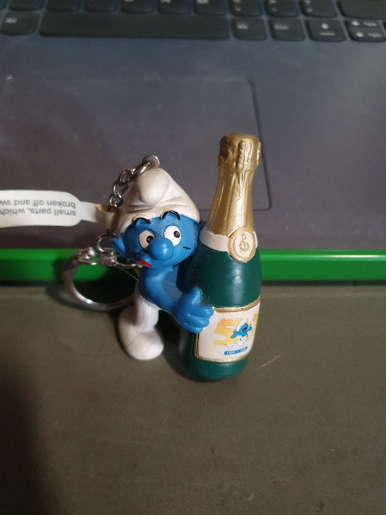 Smurf met champagne fles sleutelhanger, Ophalen, Gebruikt, Overige Smurfen