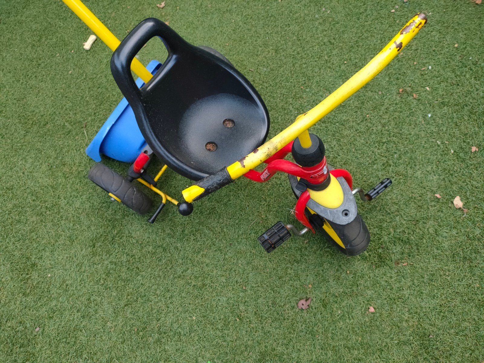 Puky driewieler met afneembare bak (bevestiging defect), Ophalen