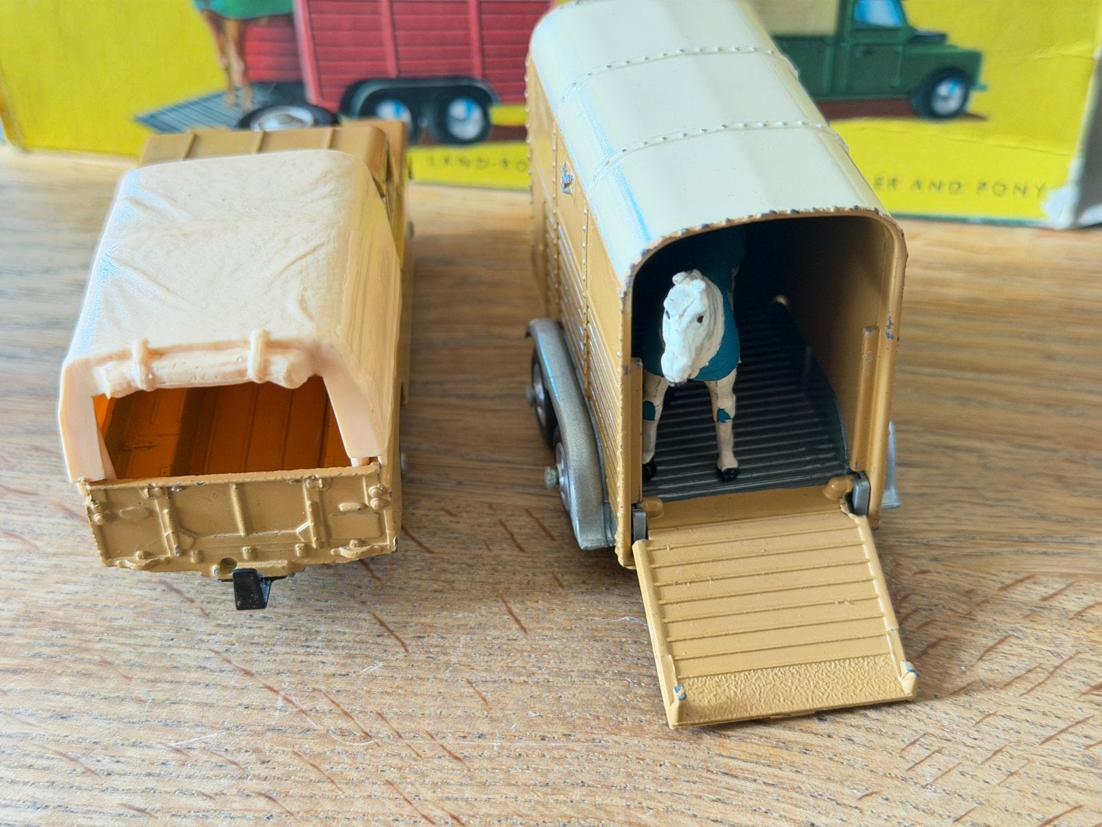 Corgi Toys Gift Set No 2 Land Rover met paardentrailer, Ophalen of Verzenden, Gebruikt