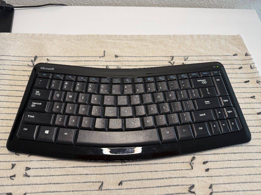 Microsoft Ergonomisch Draadloos Toetsenbord, Computers en Software, Toetsenborden, Ophalen, Gebruikt, Ergonomisch, Draadloos