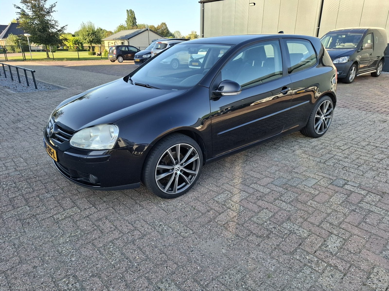 Volkswagen Golf 2.0 FSI 110KW 3D 2006 met motor probleem, Auto's, 4 cilinders, 1984 cc, Zwart, 149 pk