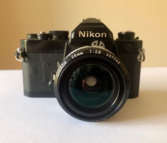 Nikon FM spiegelreflexcamera met Nikkor 28mm f 2.8 objectief, Audio, Tv en Foto, Fotocamera's Analoog, Ophalen, Gebruikt, Spiegelreflex