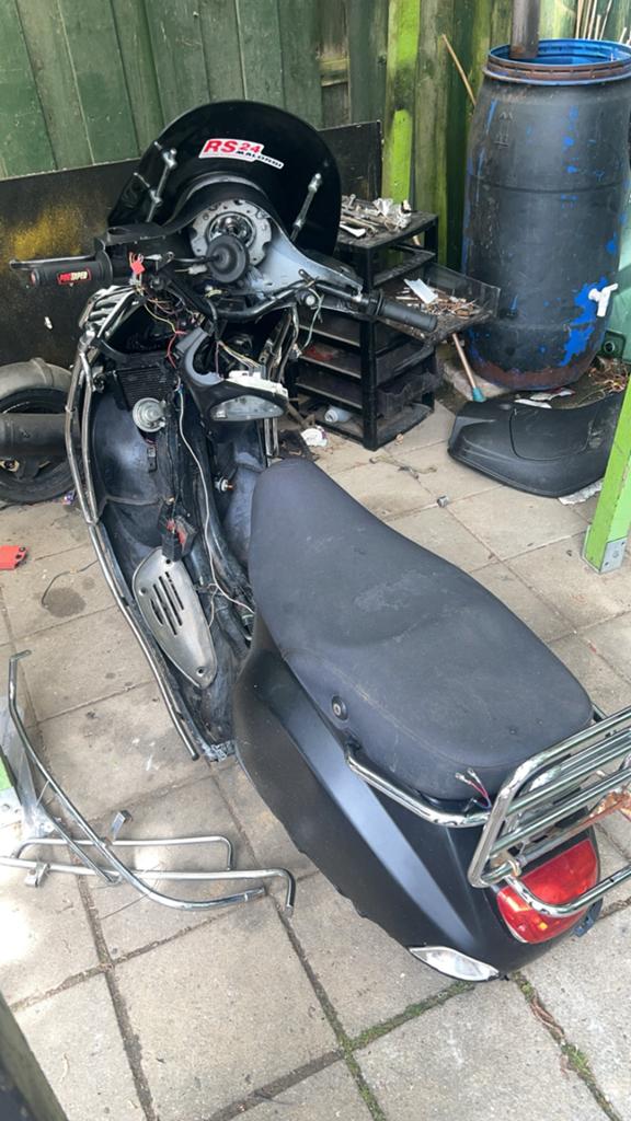 Vespa lx in onderdelen tekoop, Fietsen en Brommers, Scooters | Vespa, Gebruikt, Ophalen of Verzenden, Benzine, Vespa LX