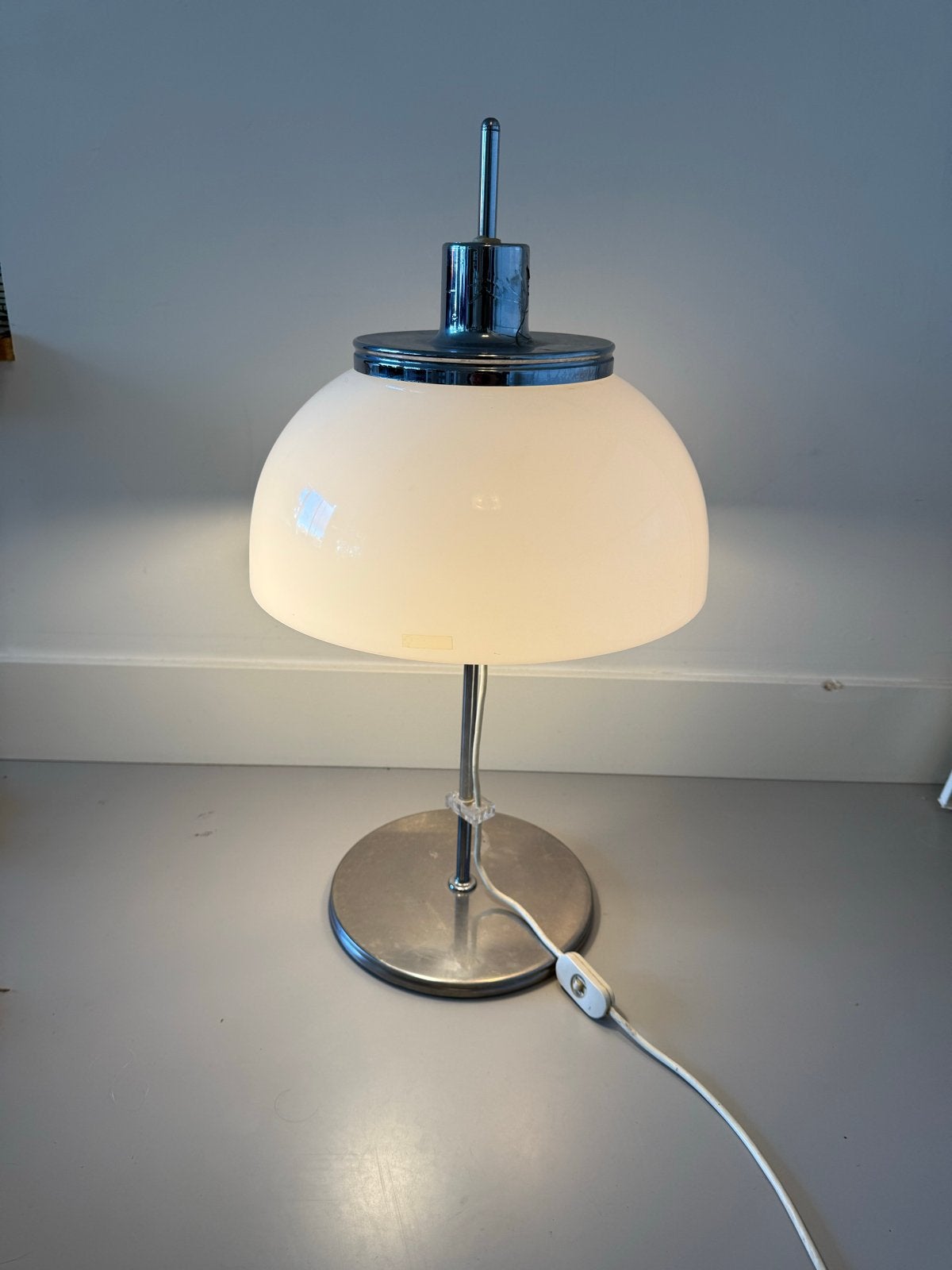 Vintage Guzzini Faro Table lamp space age 1970s, Gebruikt, 50 tot 75 cm, Ophalen of Verzenden, Metaal