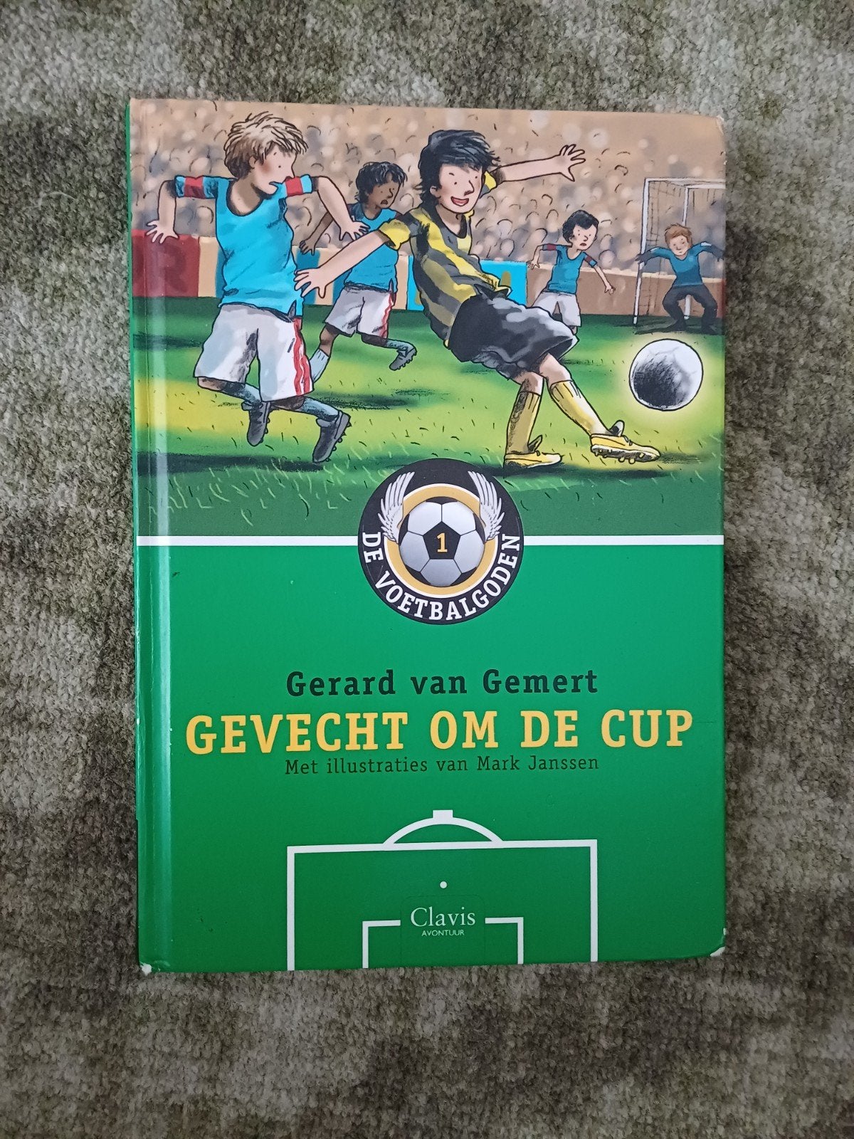 De Voetbalgoden: Gevecht om de Cup - Gerard van Gemert, Boeken, Ophalen of Verzenden, Zo goed als nieuw, Gerard van Gemert, Fictie algemeen