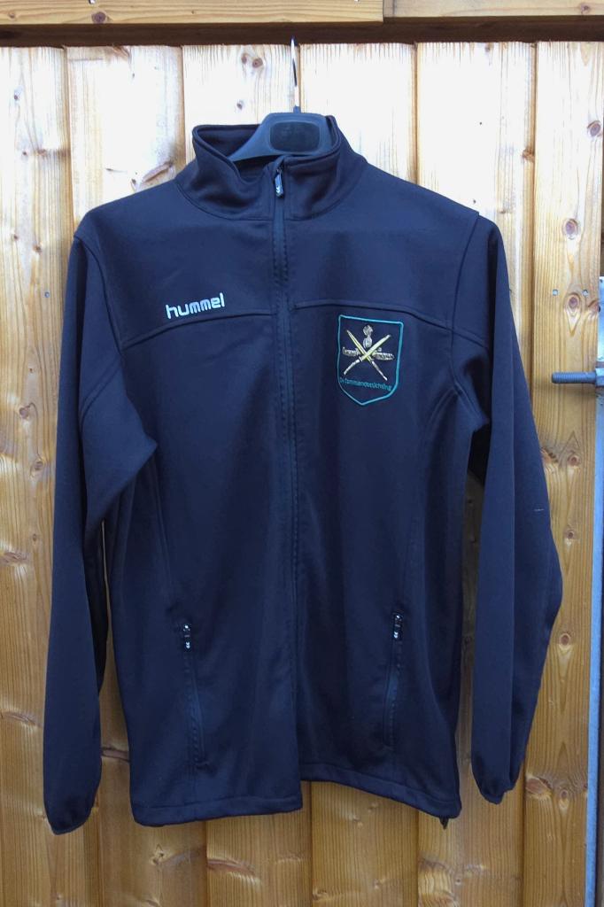 Zwart Hummel jas met logo van De Commandostichtring., Ophalen of Verzenden, Zo goed als nieuw, Maat 48/50 (M), Zwart