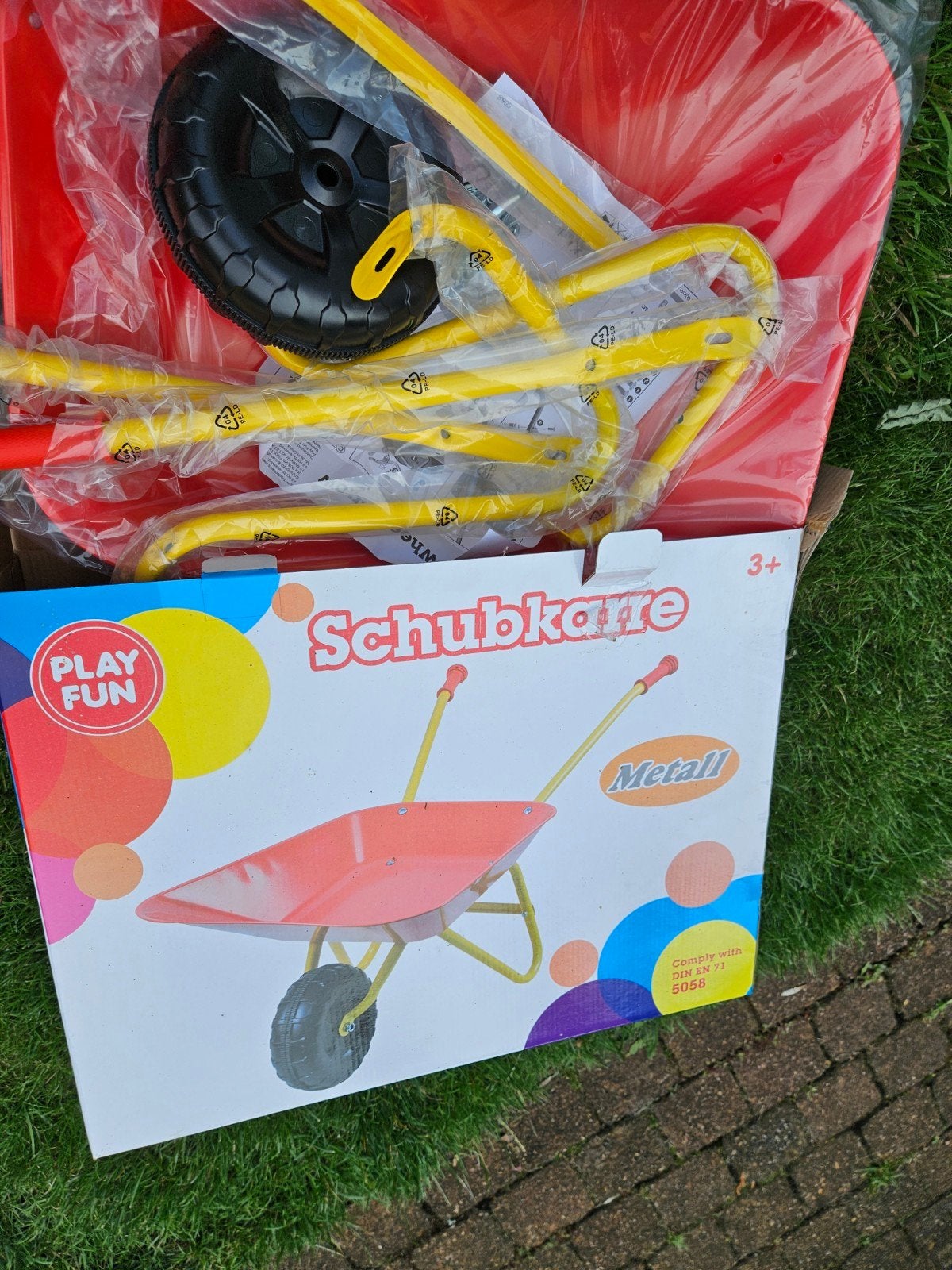 Nieuwe kinder kruiwagen - rood/geel - in doos, Ophalen of Verzenden, Nieuw