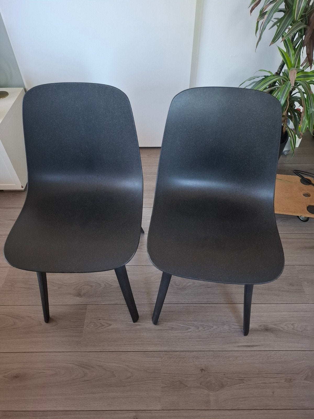 2 eetkamer stoelen antraciet, Twee, Modern, Scandinavisch, Minimalistisch, Zo goed als nieuw, Grijs