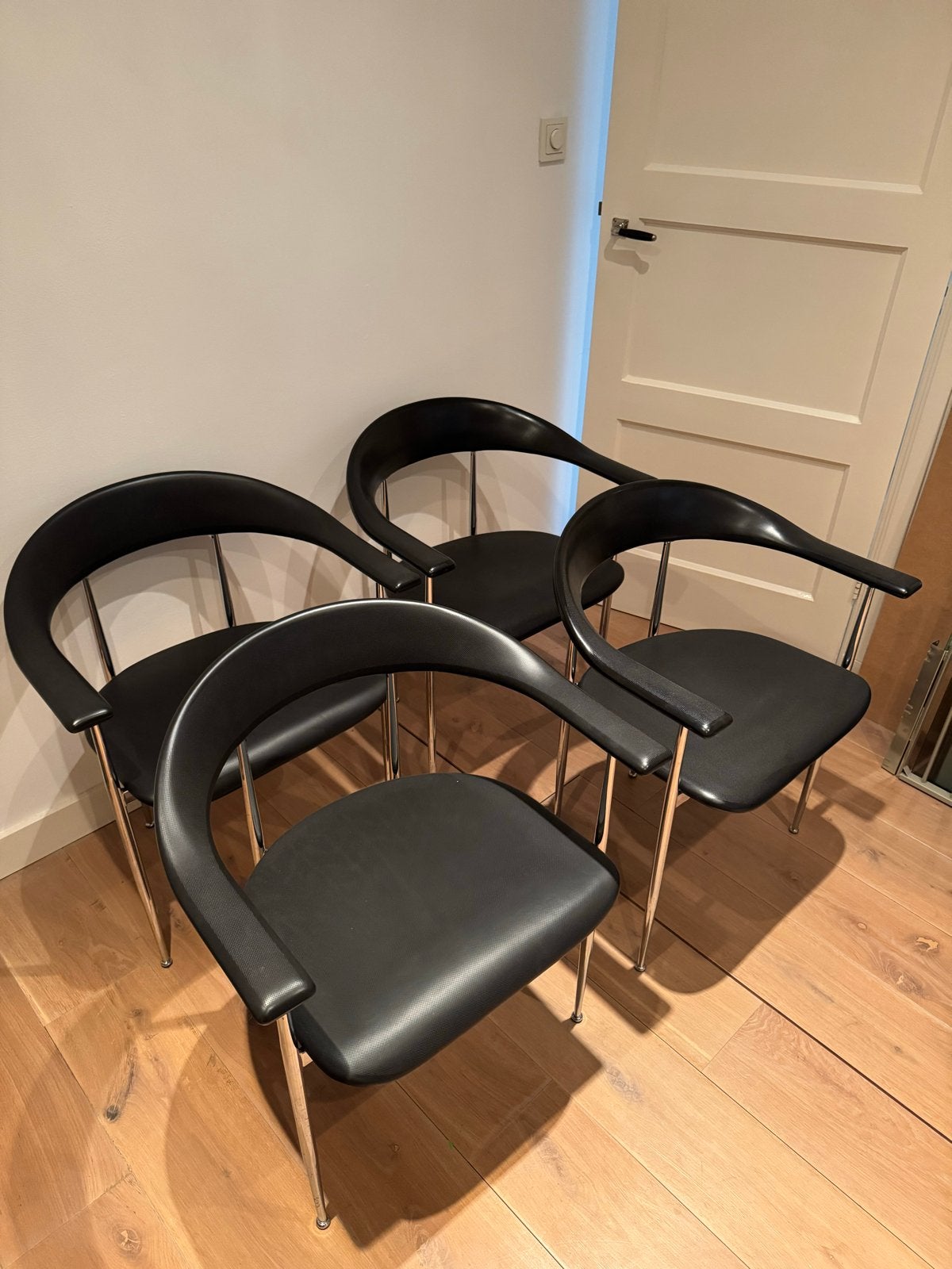 Iconische Fasem P40 eetkamerstoelen/fauteuils (set van 4), Ophalen, Gebruikt, Zwart, Leer