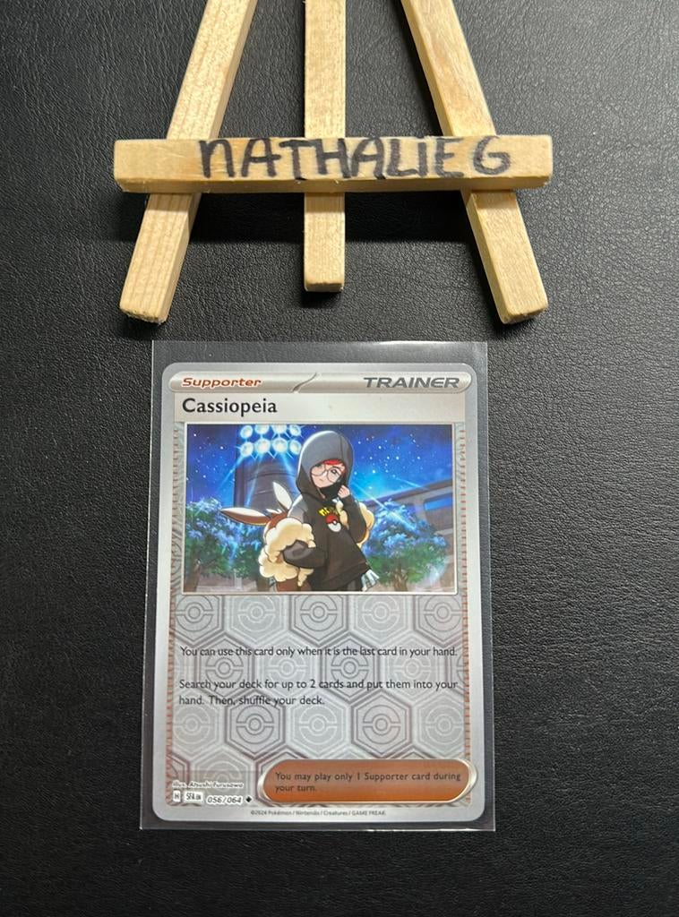 Cassiopeia reverse 056/064 Pokemon Shrouded Fable, Ophalen of Verzenden, Nieuw, Losse kaart