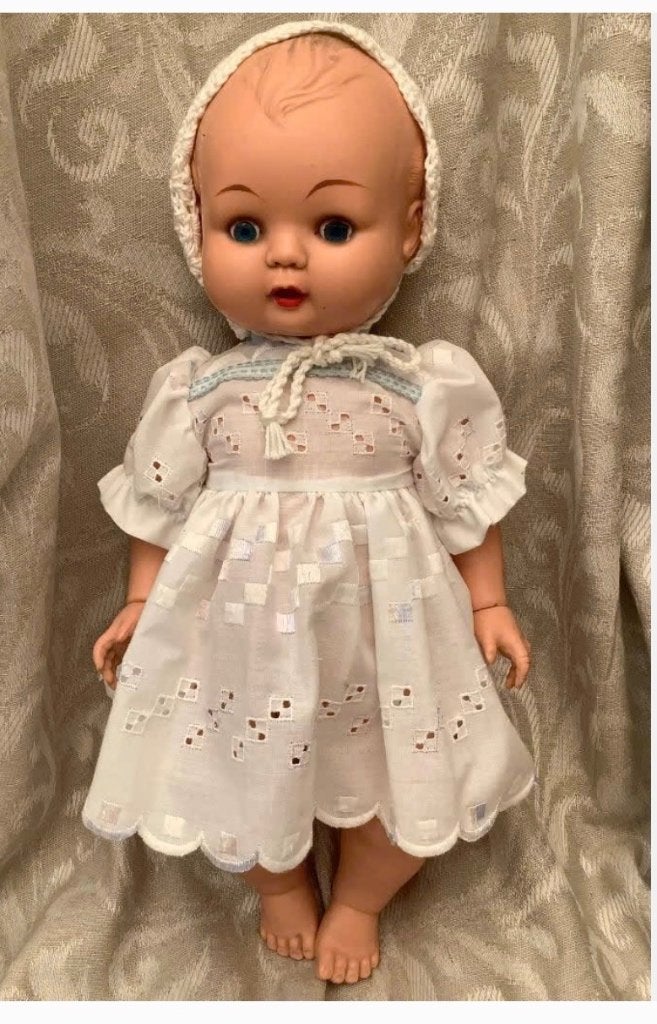 Vintage pop 40 cm hoog met jurk en mutsje, schattig gezicht, Ophalen of Verzenden, Zo goed als nieuw, X, Pop