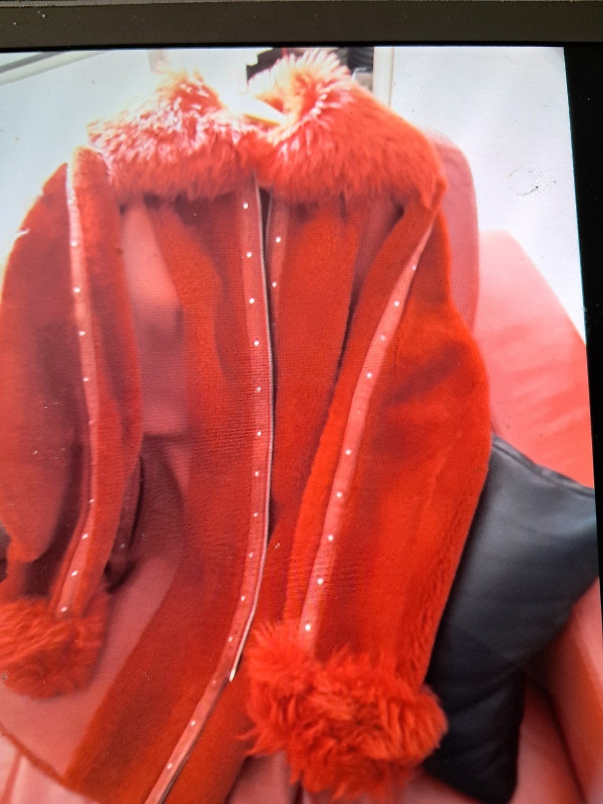 Rode jas met bontkraag en mouwen, Kleding | Dames, Jassen | Winter, Maat 38/40 (M), Ophalen of Verzenden, Rood, Onbekend