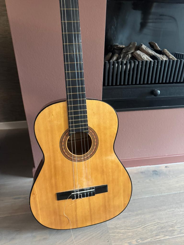 Amadeus Klassieke Gitaar met Harde Koffer (snaren te vervang, Ophalen of Verzenden, Gebruikt, Klassieke of Spaanse gitaar, Met koffer