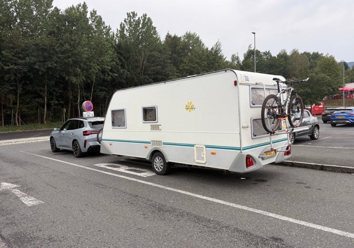 Instapklare mooie Eifelland 560TK gezinscaravan met extra’s., Caravans en Kamperen, Caravans, Luifel, Treinzit, 750 - 1000 kg
