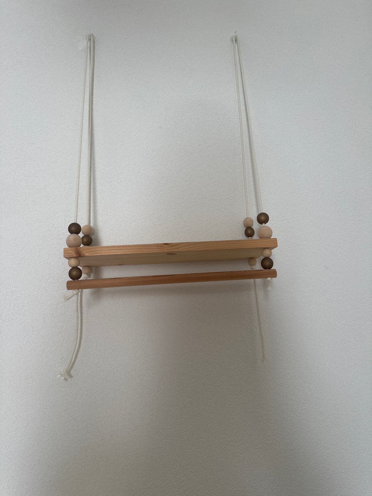 Houten wandplank met kralen en touw, Ophalen of Verzenden, Zo goed als nieuw, Wanddecoratie
