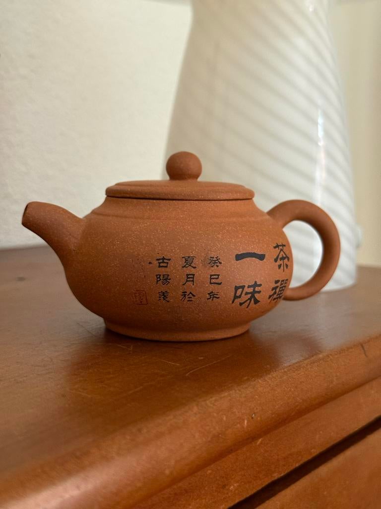 Vintage Yixing Zisha theepot met Chinese karakters, Verzenden