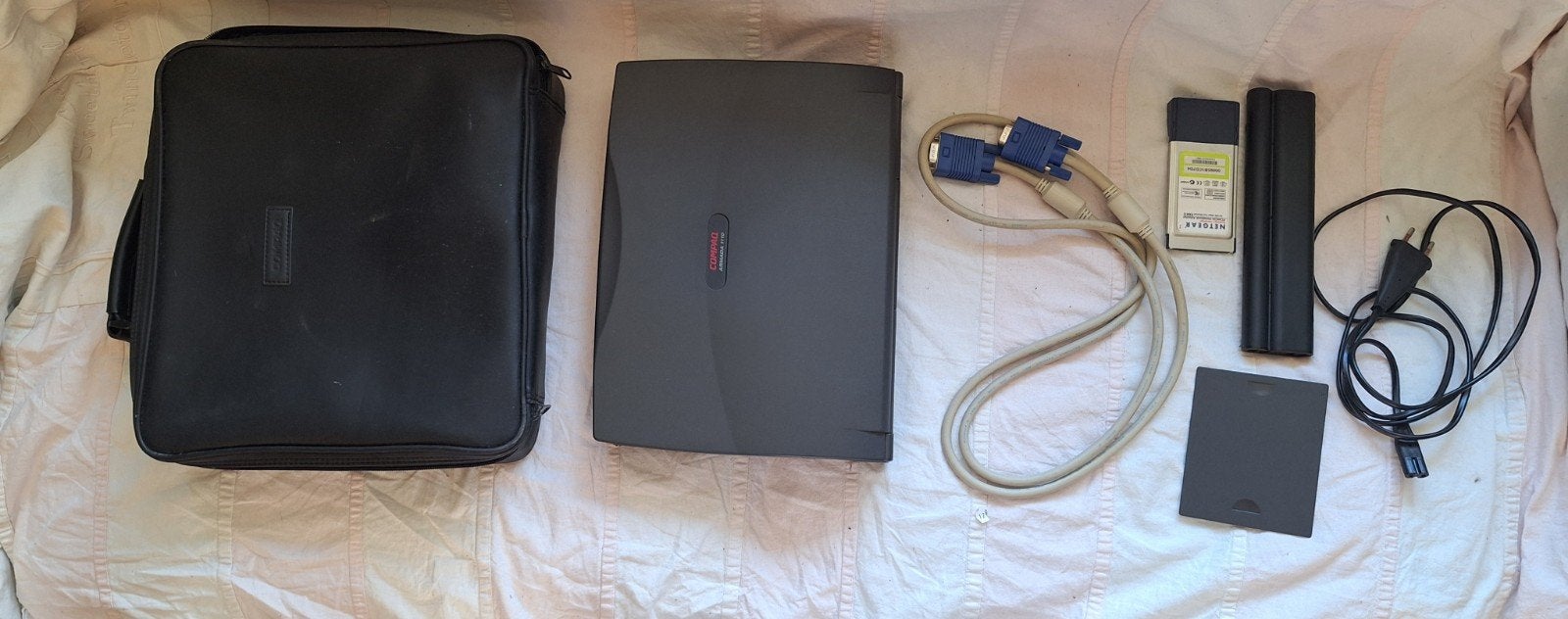 Compaq Armada 2660E laptop met accessoires en tas, Computers en Software, Vintage Computers, Ophalen
