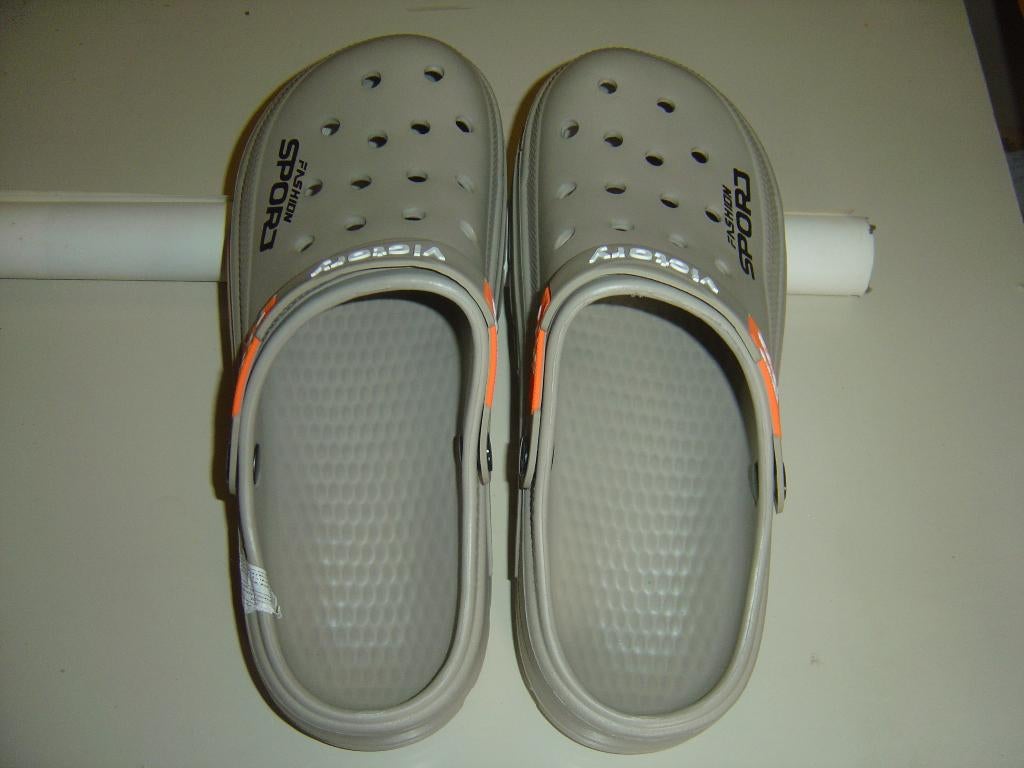 1 paar Outdoor schoenen/klompen, Instappers, Nieuw, Ophalen of Verzenden, Grijs