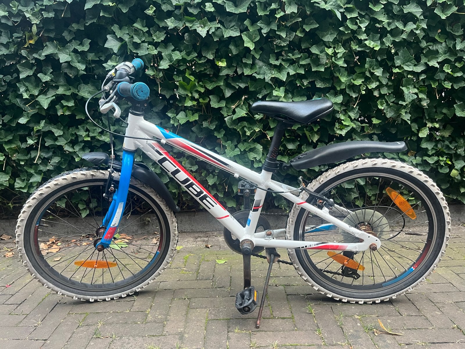Gebruikte Cube kinderfiets 20 inch - Wit/Blauw/Rood, Fietsen en Brommers, Fietsen | Kinderfietsjes, Ophalen of Verzenden, Gebruikt