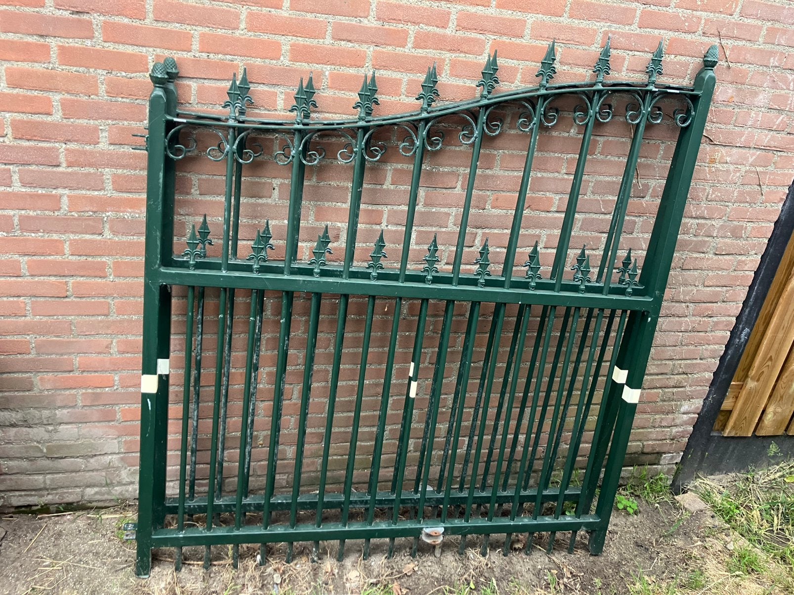 Groen sierhekwerk poort - Gebruikt, Tuin en Terras, Tuinhekken en Hekwerk, Gebruikt, Sierhekwerk, IJzer, Met poort, Ophalen