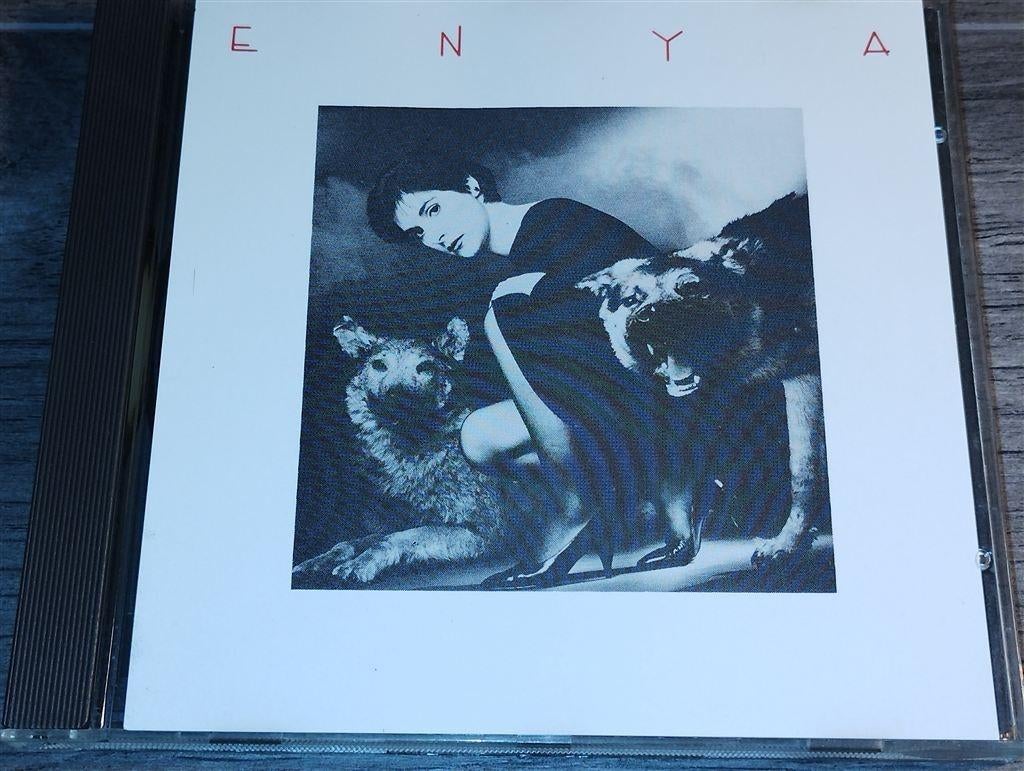 Enya - Enya [1989], Ophalen of Verzenden, Zo goed als nieuw
