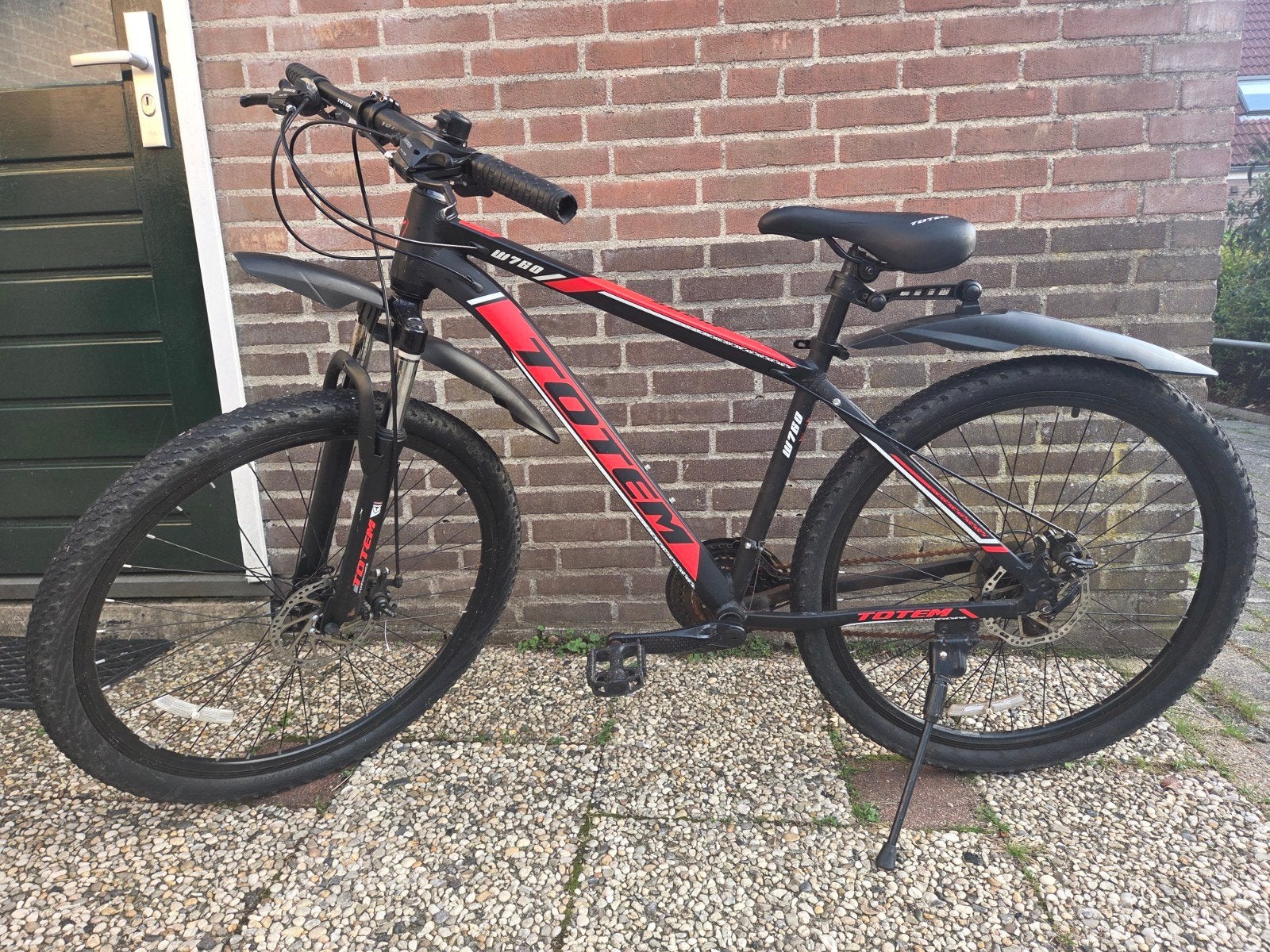 Totem Mountainbike - Zwart/Rood, 21 versnellingen, Fietsen en Brommers, 28 inch, Gebruikt, Vering, Meer dan 20 versnellingen