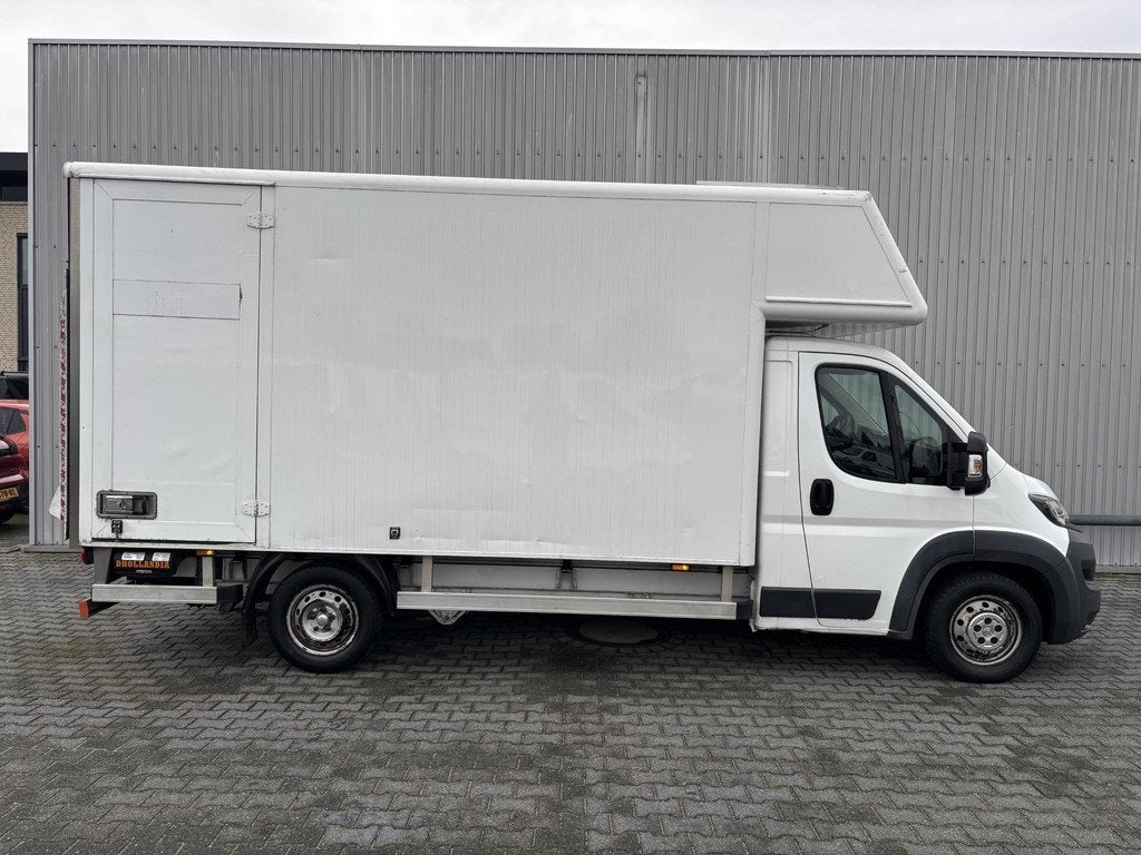 Peugeot Boxer 335 2.2*BAKWAGEN*LAADKLEP*A/C*NAVI*3PERS.*CITY, Auto's, Bestelauto's, Voorwielaandrijving, Euro 5, Stof, Gebruikt