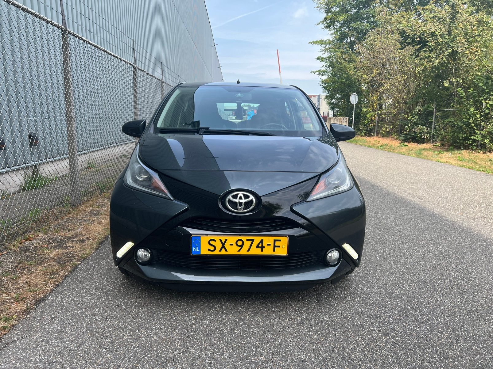 Toyota Aygo 1.0 Vvt-i 69pk 5D 2018 Grijs, Auto's, Voorwielaandrijving, 4 stoelen, Origineel Nederlands, Handgeschakeld