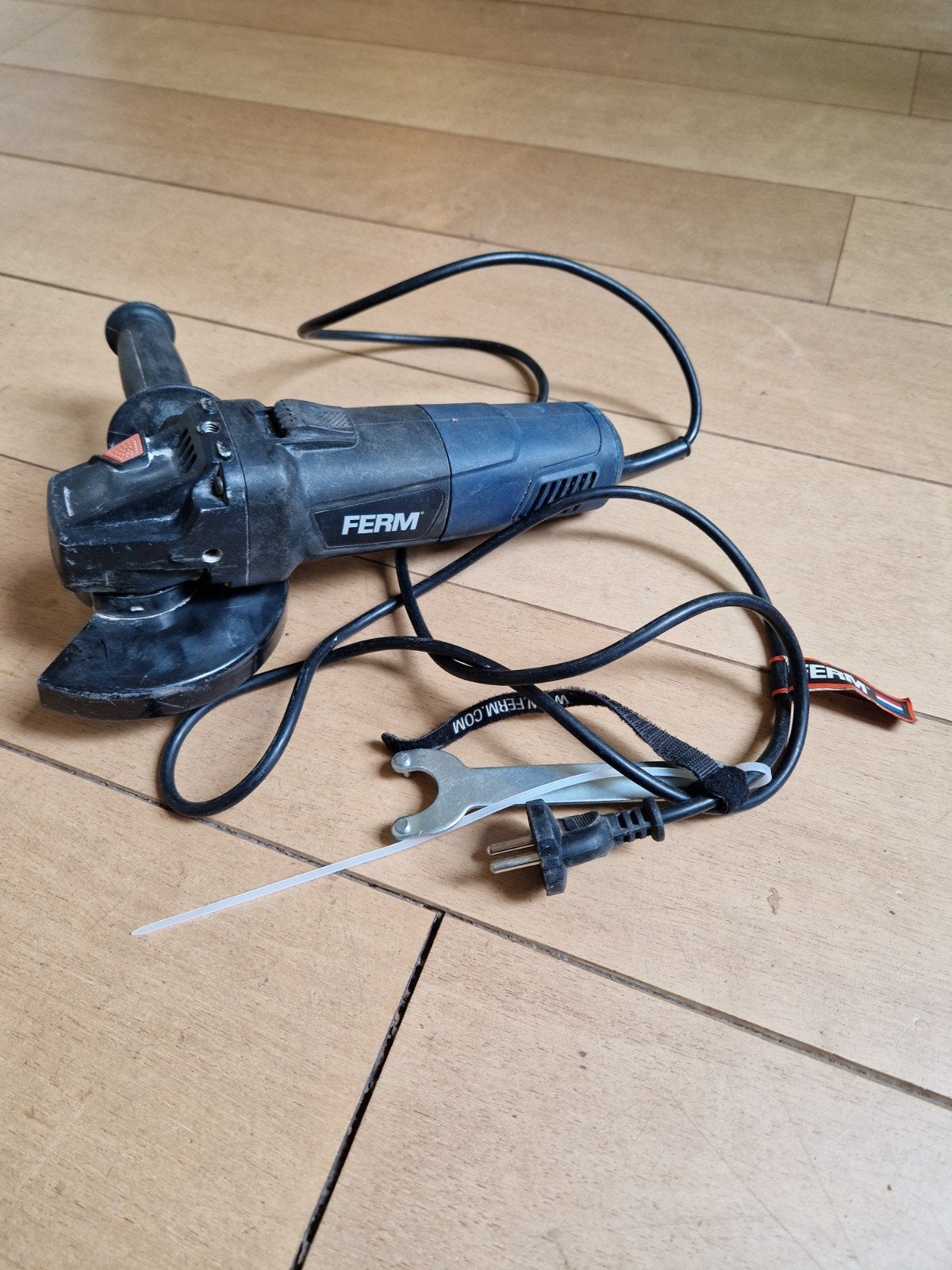 Ferm Haakse Slijper AGM1106 - 750W, Ophalen of Verzenden, Gebruikt, 700 tot 1000 watt, Haakse handslijpmachine