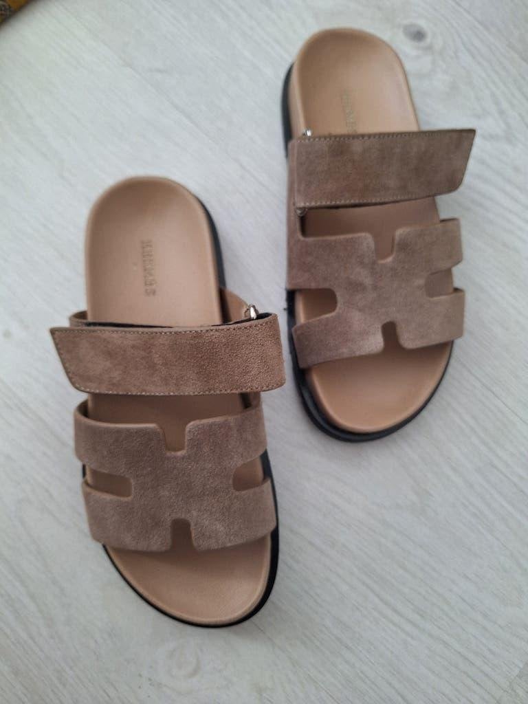 Leren sandalen met H band taupe bruin maat 36 37 echt leder, Bruin, Verzenden, Nieuw, Sandalen of Muiltjes