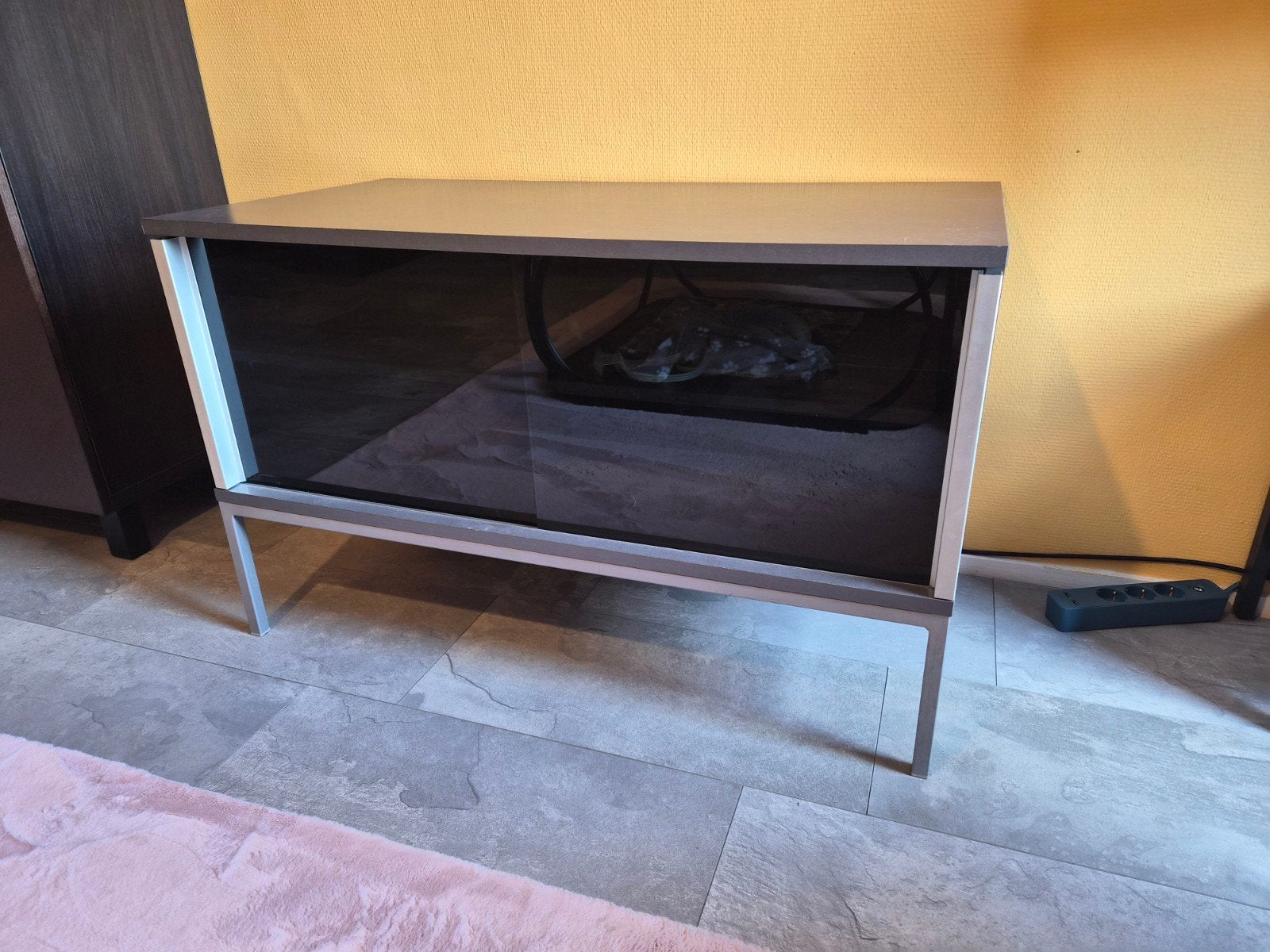 TV-meubel met schuifdeuren en opbergruimte, Ophalen, Gebruikt, 50 tot 100 cm, Minder dan 100 cm