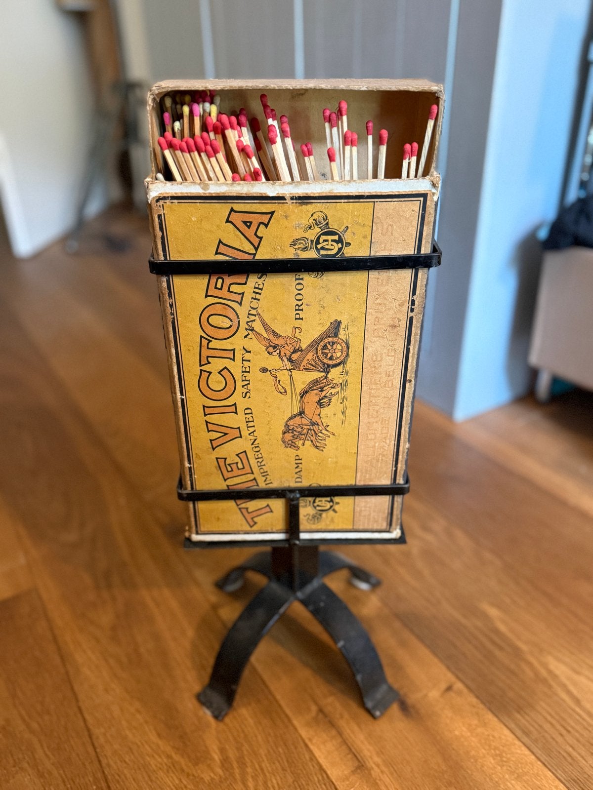 Vintage Luciferhouder Openhaard - Decoratief en Functioneel, Verzamelen, Rookartikelen, Aanstekers en Luciferdoosjes, Ophalen of Verzenden
