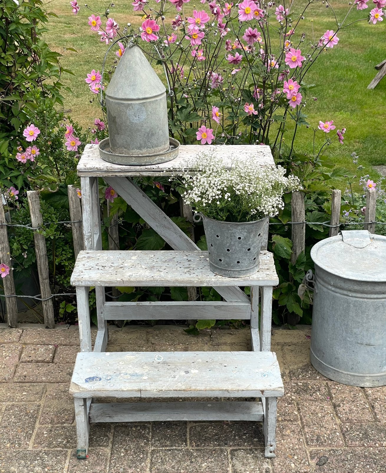 Brocante oud houten trapje / etagiere / plantenrek / rek, Ophalen