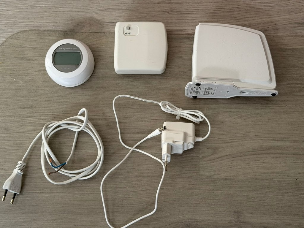 Honeywell Home Round Connected DraadlozeKamerthermostaat, Ophalen of Verzenden, Zo goed als nieuw