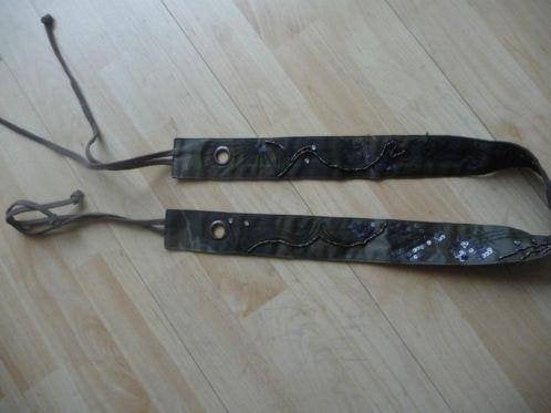 legerkleurige riem met kraaltjes (qwe), Ophalen of Verzenden, Zo goed als nieuw, Riem, Groen