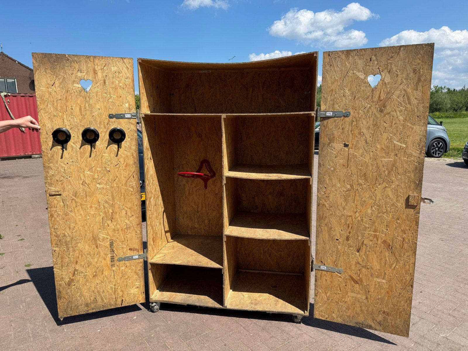 Handgemaakte Zadelkast van OSB met Hartjesdetails, Huis en Inrichting, Gebruikt, 150 tot 200 cm, Overige houtsoorten, 50 tot 100 cm