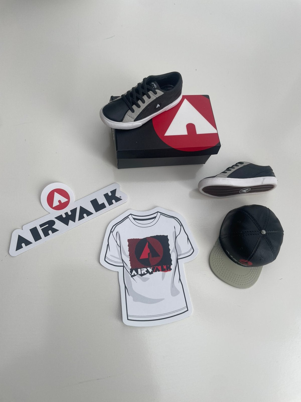 Zuru mini brands sneakers, Ophalen, Zo goed als nieuw