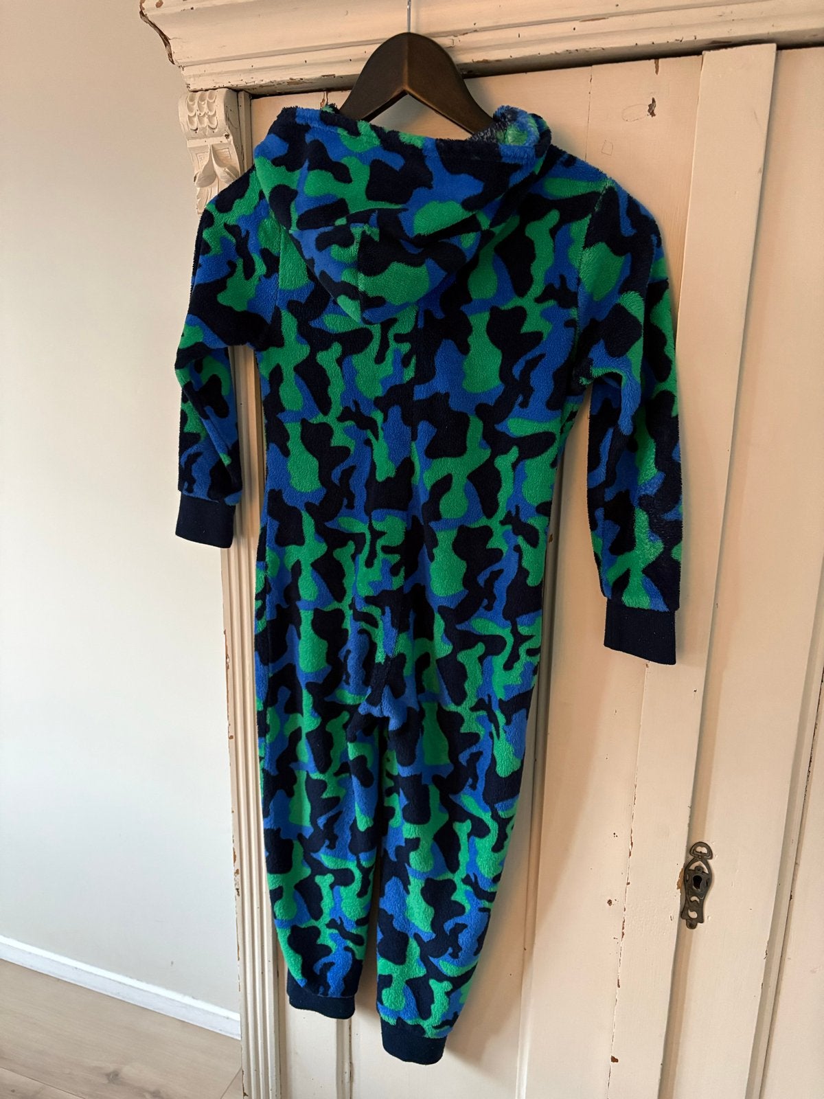 Onesie Camouflage Blauw/Groen Maat 122/128, Ophalen of Verzenden, Gebruikt, Jongen, Nacht- of Onderkleding