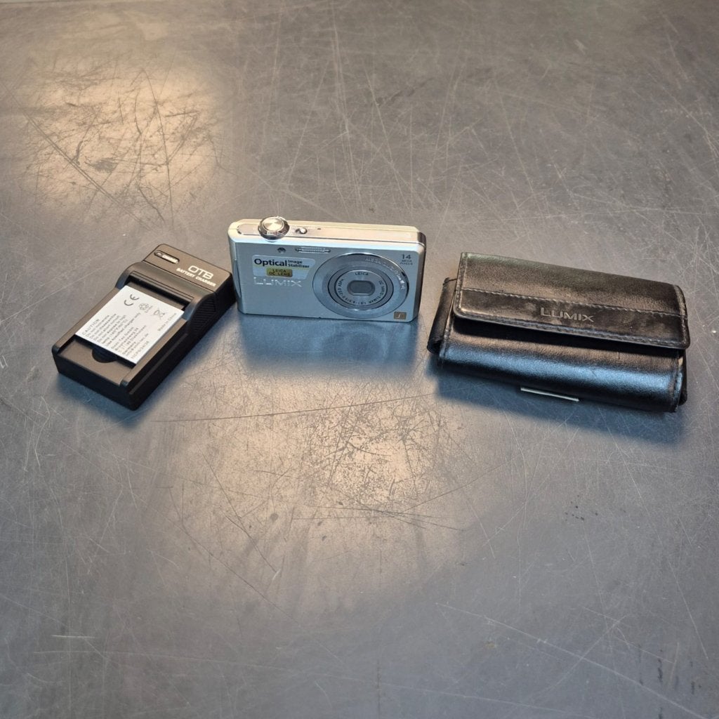 Panasonic Lumix DMC-FS16 - Zilver - 2x accu, lader en tasje, Audio, Tv en Foto, Fotocamera's Digitaal, Panasonic, Zo goed als nieuw